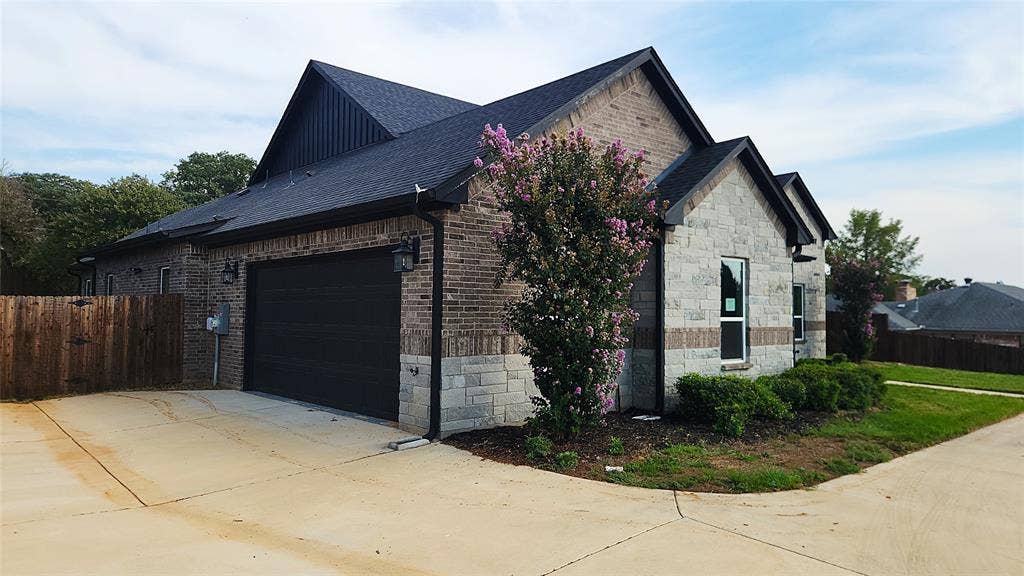 740 Arledge Street, Azle, TX 76020 740 Arledge Street, Azle, TX 76020