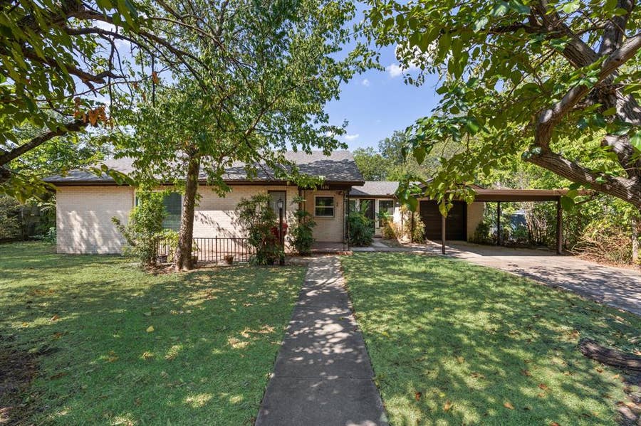 Property photo for 1606 N Woods Street, Sherman, TX