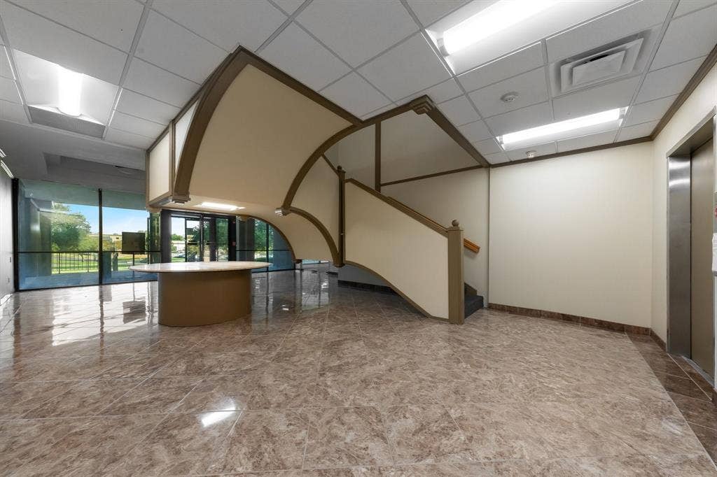 1701 W Walnut Hill Lane, #100, Irving, TX 75038 Access to suite 100