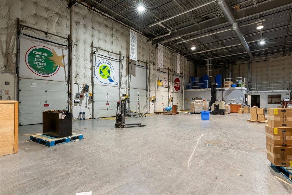 1701 W Walnut Hill Lane, #100, Irving, TX 75038 Warehouse space where dock doors are located.