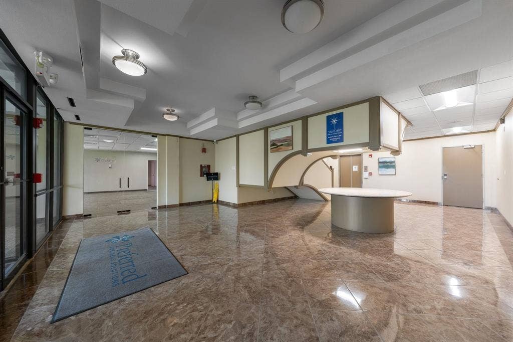 1701 W Walnut Hill Lane, #100, Irving, TX 75038 Building Entry