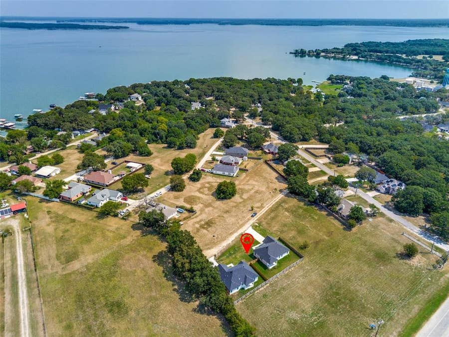 Property photo for 705 Lakeland Drive, West Tawakoni, TX