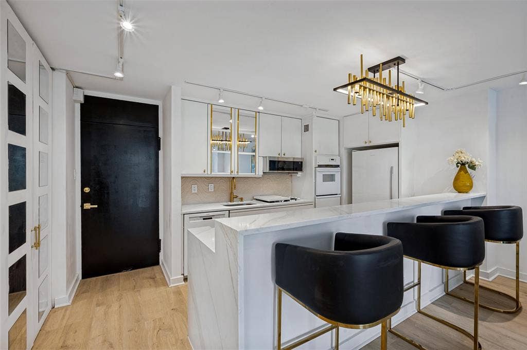 3883 Turtle Creek Boulevard, #411, Dallas, TX 75219 3883 Turtle Creek Boulevard, #411, Dallas, TX 75219