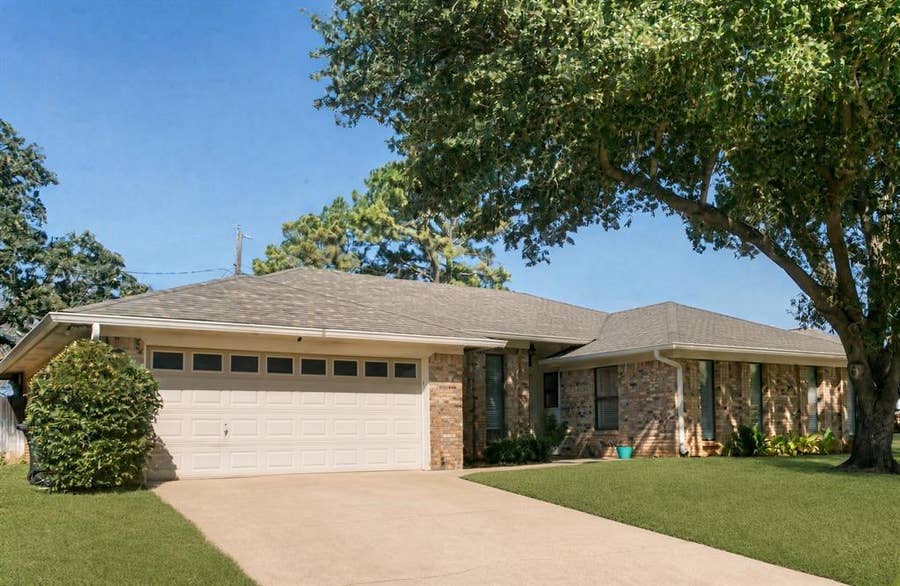 Property photo for 2077 Parkridge Drive, Hurst, TX