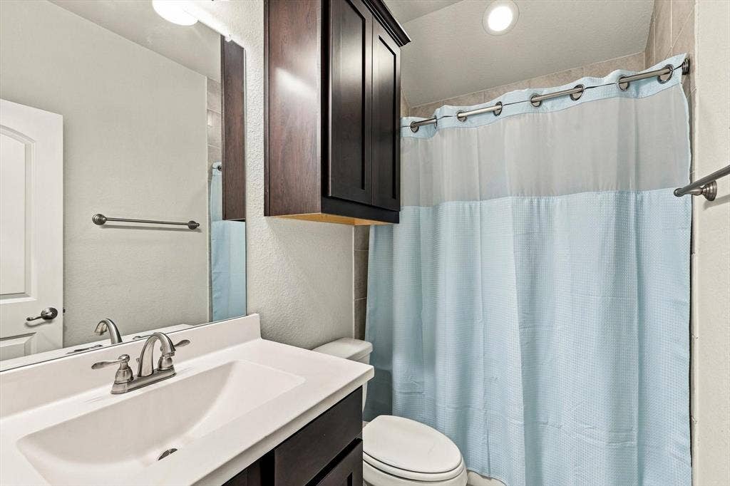 Guest Bathroom 2nd Floor