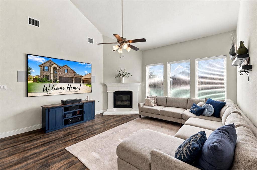 Living Room with Gas Fireplace