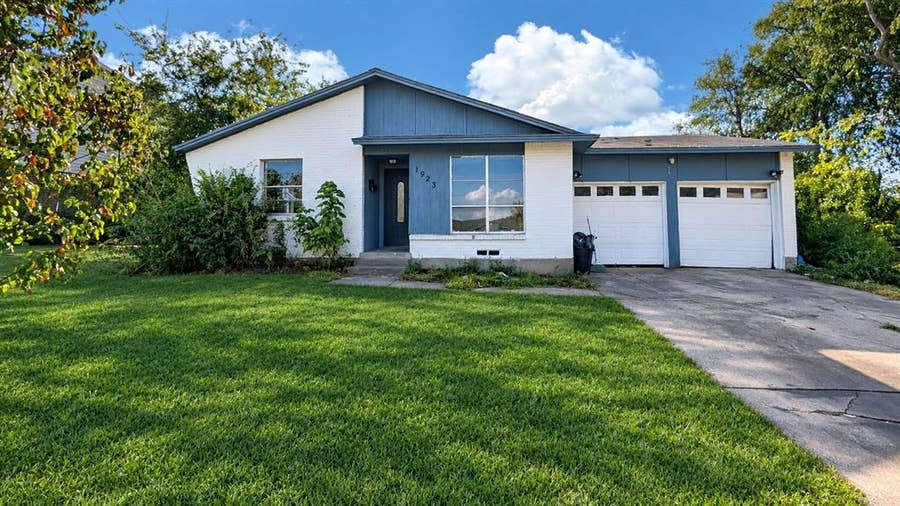 Property photo for 1923 Spiceberry Lane, Mesquite, TX