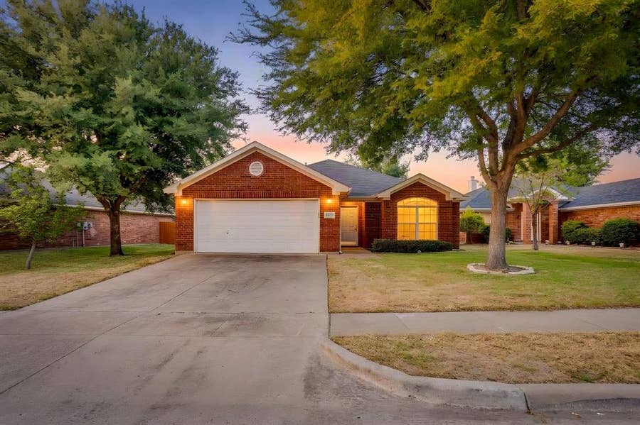 Property photo for 8433 Trinity Vista Trail, Fort Worth, TX