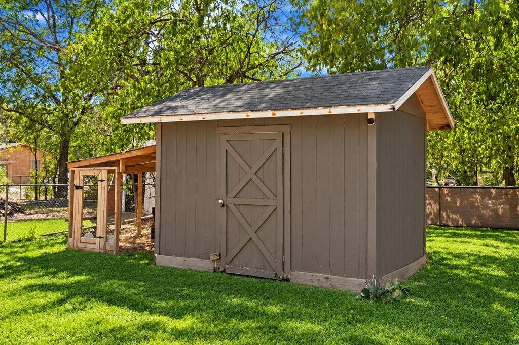 905 S Tyler, McGregor, TX 76657 Yard enhanced by AI
