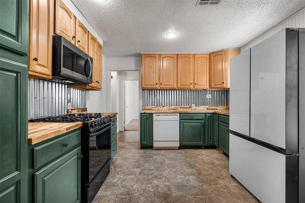 905 S Tyler, McGregor, TX 76657 905 S Tyler, McGregor, TX 76657