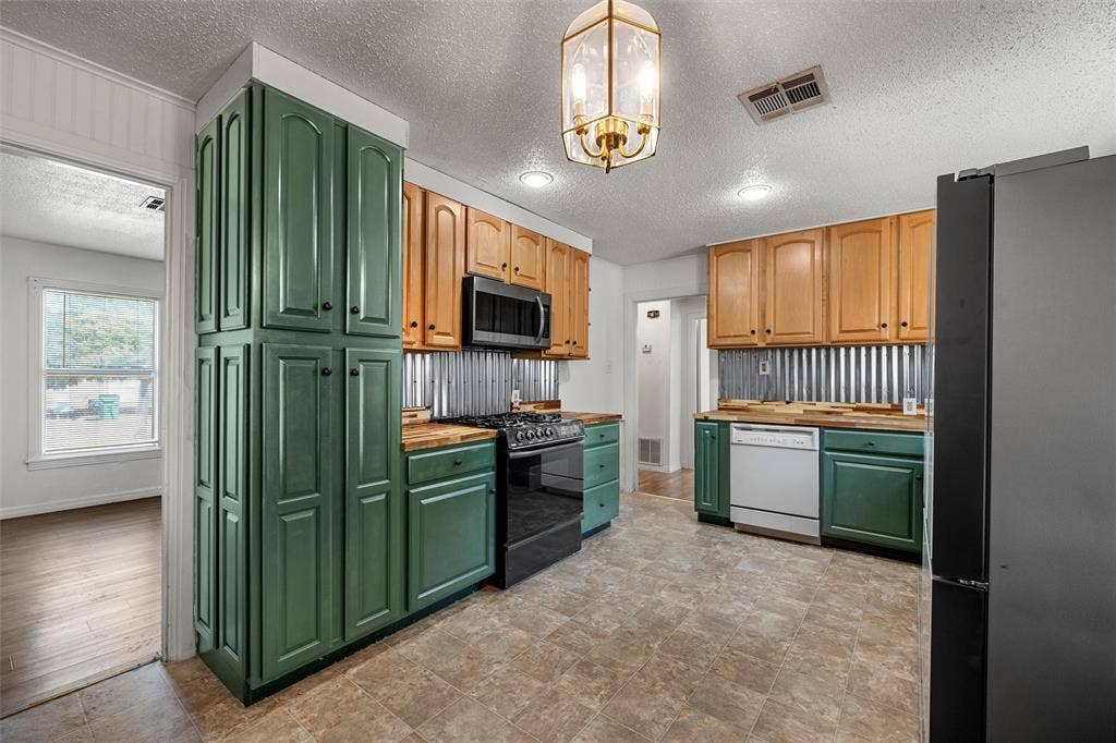 905 S Tyler, McGregor, TX 76657 905 S Tyler, McGregor, TX 76657