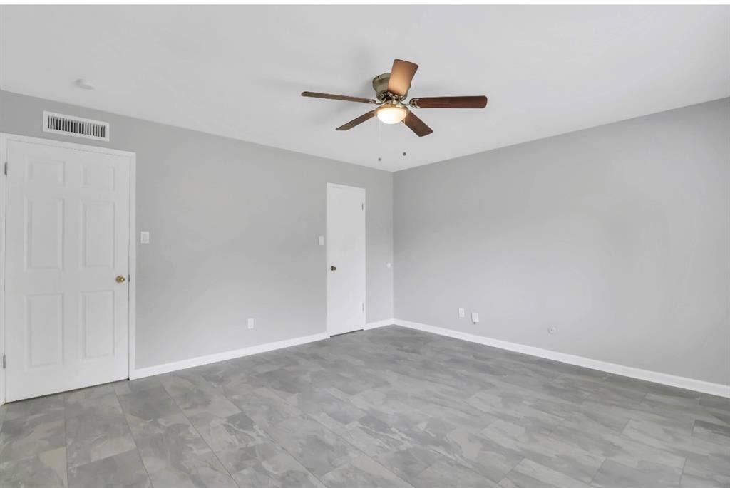 1509 California Trail, Grand Prairie, TX 75052 Main bedroom area with large walk-in closet and ensuite full bathroom.