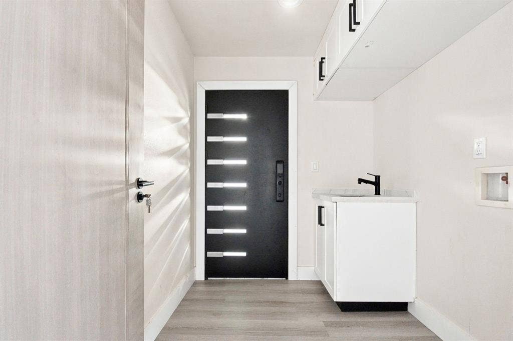 4909 Elysian Street, #D, Houston, TX 77009 Laundry Room / Back Door