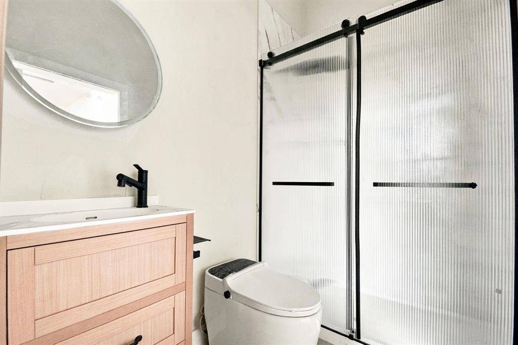 4909 Elysian Street, #D, Houston, TX 77009 Bathroom 3