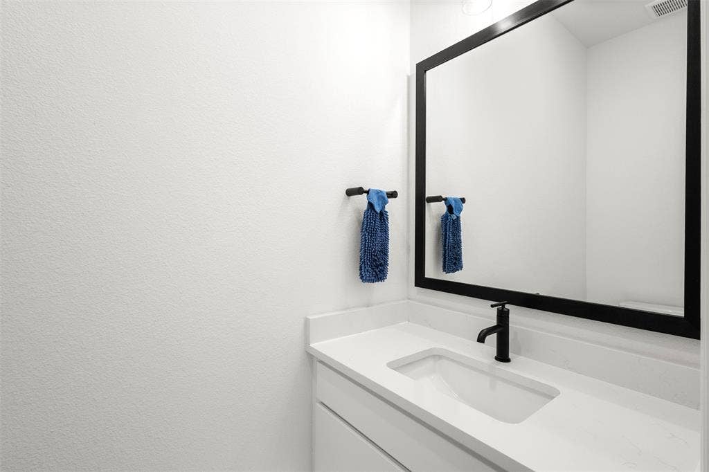 1708 Breezy Brook Lane, Argyle, TX 76226 Half Bath