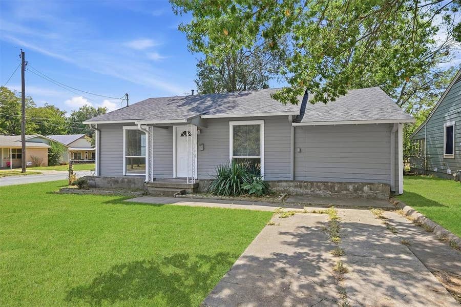 Property photo for 302 W Dexter Street, Sherman, TX