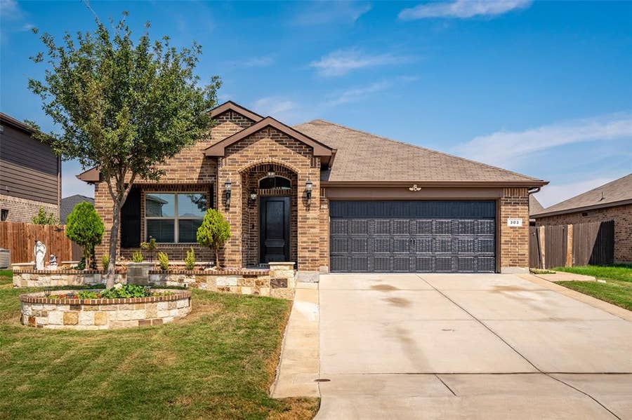 Property photo for 303 Triple Crown Lane, Ponder, TX