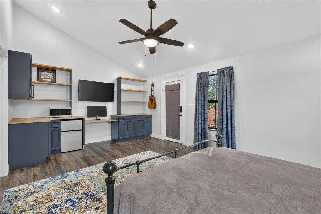 3911 Highgrove Drive, Dallas, TX 75220 3911 Highgrove Drive, Dallas, TX 75220