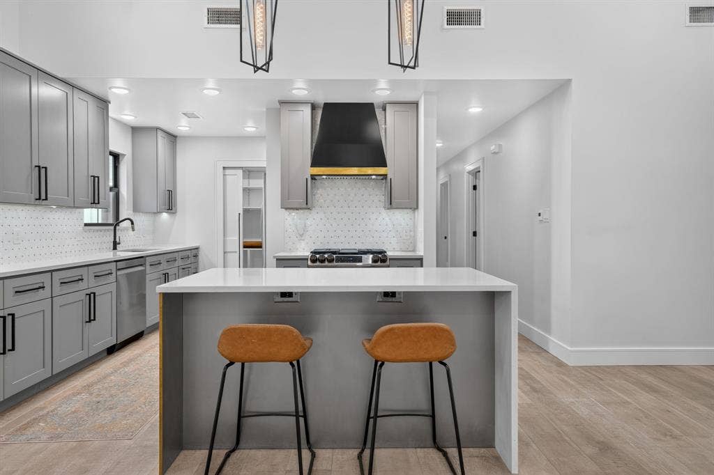 3911 Highgrove Drive, Dallas, TX 75220 3911 Highgrove Drive, Dallas, TX 75220
