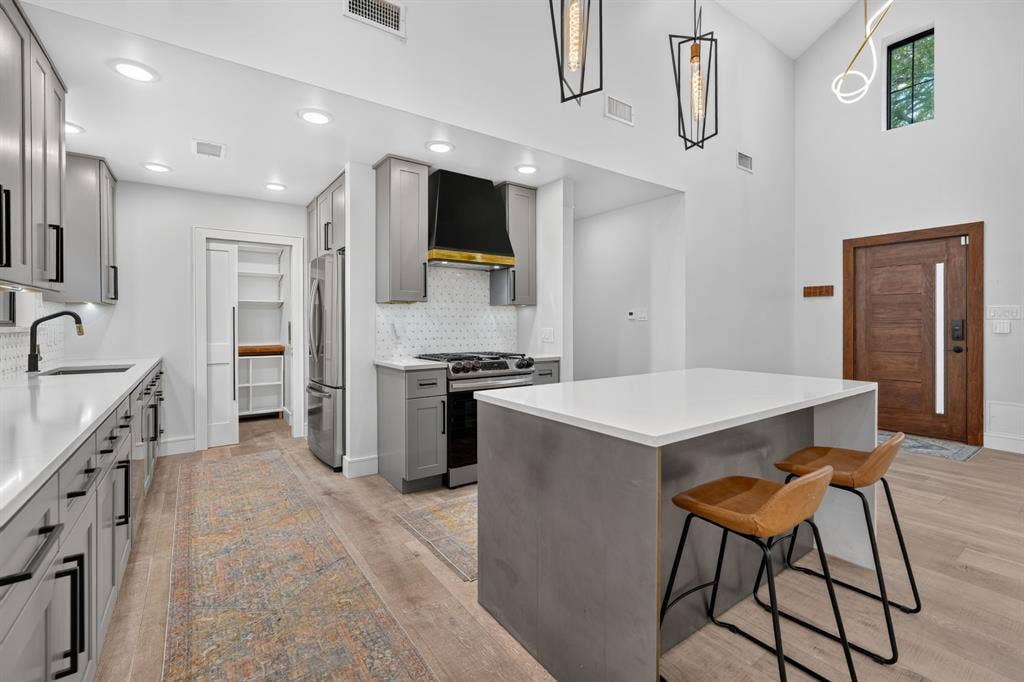 3911 Highgrove Drive, Dallas, TX 75220 3911 Highgrove Drive, Dallas, TX 75220