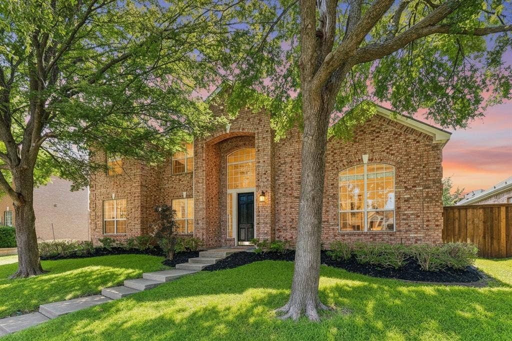 8121 Skyridge Drive, Plano, TX 75025 East-facing 5-bedroom home in Plano's sought-after Spring Ridge community with a rare, flexible floorplan and 3-car garage.