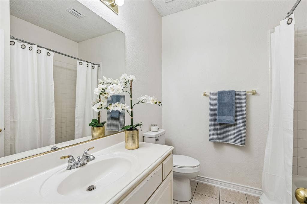 8121 Skyridge Drive, Plano, TX 75025 Full bathroom on the first floor conveniently serves the secondary downstairs bedroom and guests.
