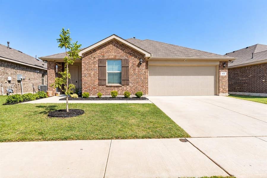 Property photo for 616 Sand Point Drive, Fort Worth, TX