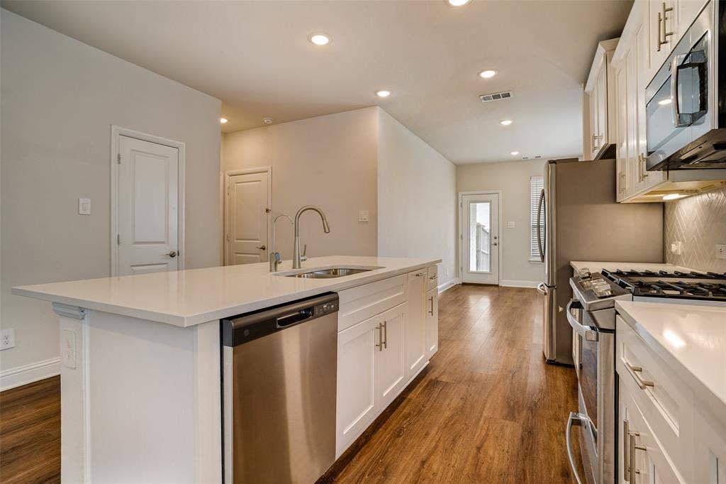10950 Downy Cup Drive, Frisco, TX 75035 10950 Downy Cup Drive, Frisco, TX 75035