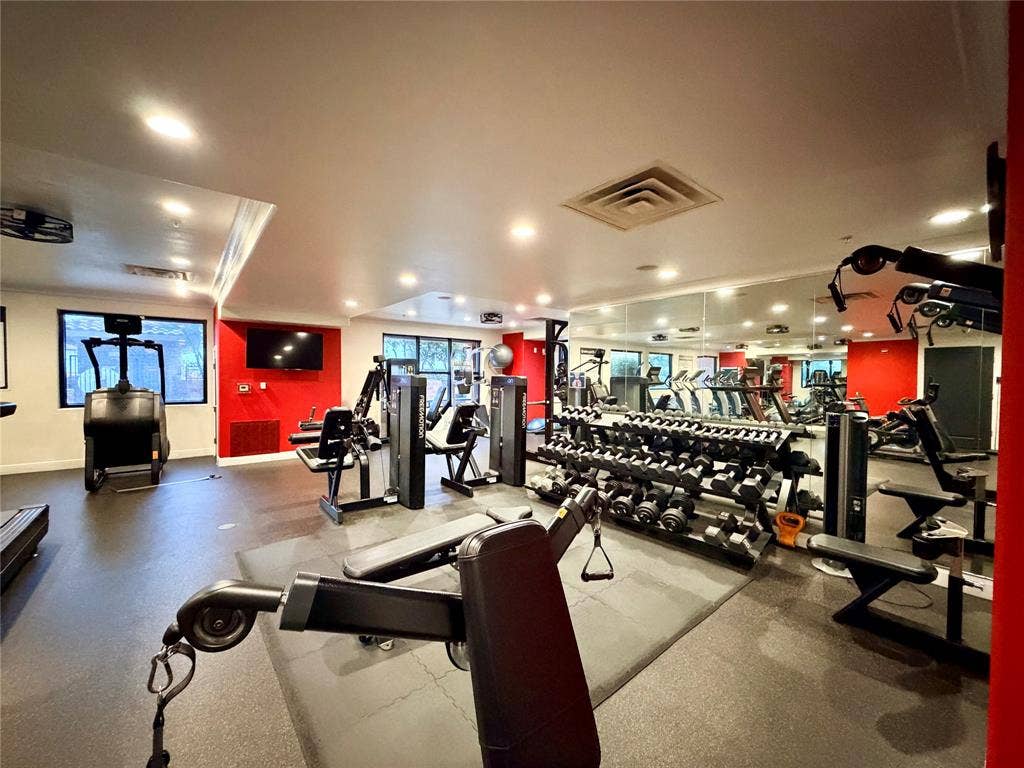 330 Las Colinas Boulevard E, #1006, Irving, TX 75039 Fitness center with extensive mirrored wall, recessed lighting, and rubber flooring