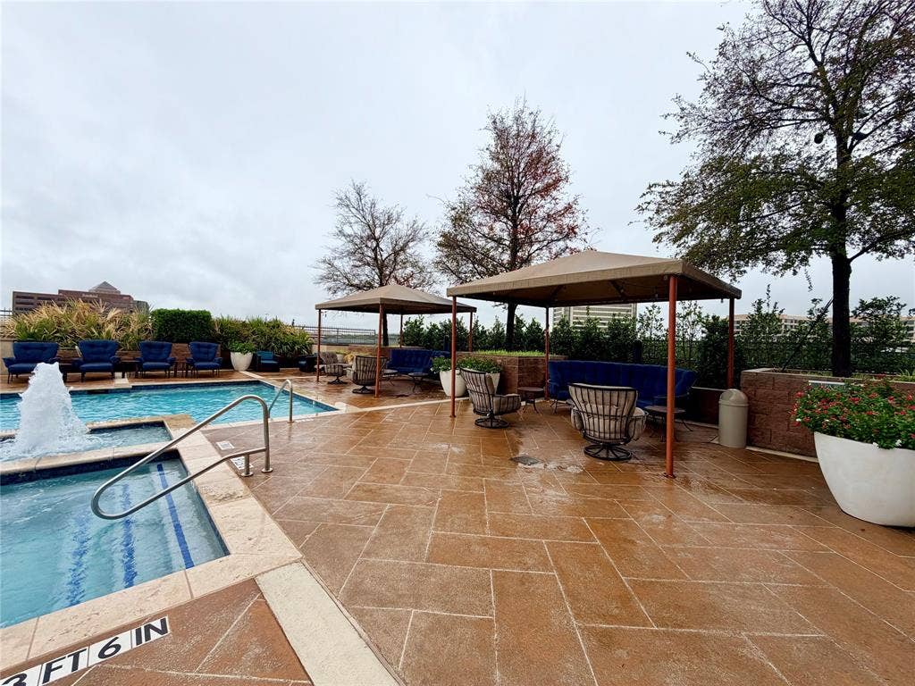 330 Las Colinas Boulevard E, #1006, Irving, TX 75039 Swimming pool with an integrated spa, a water feature, and stainless steel handrails