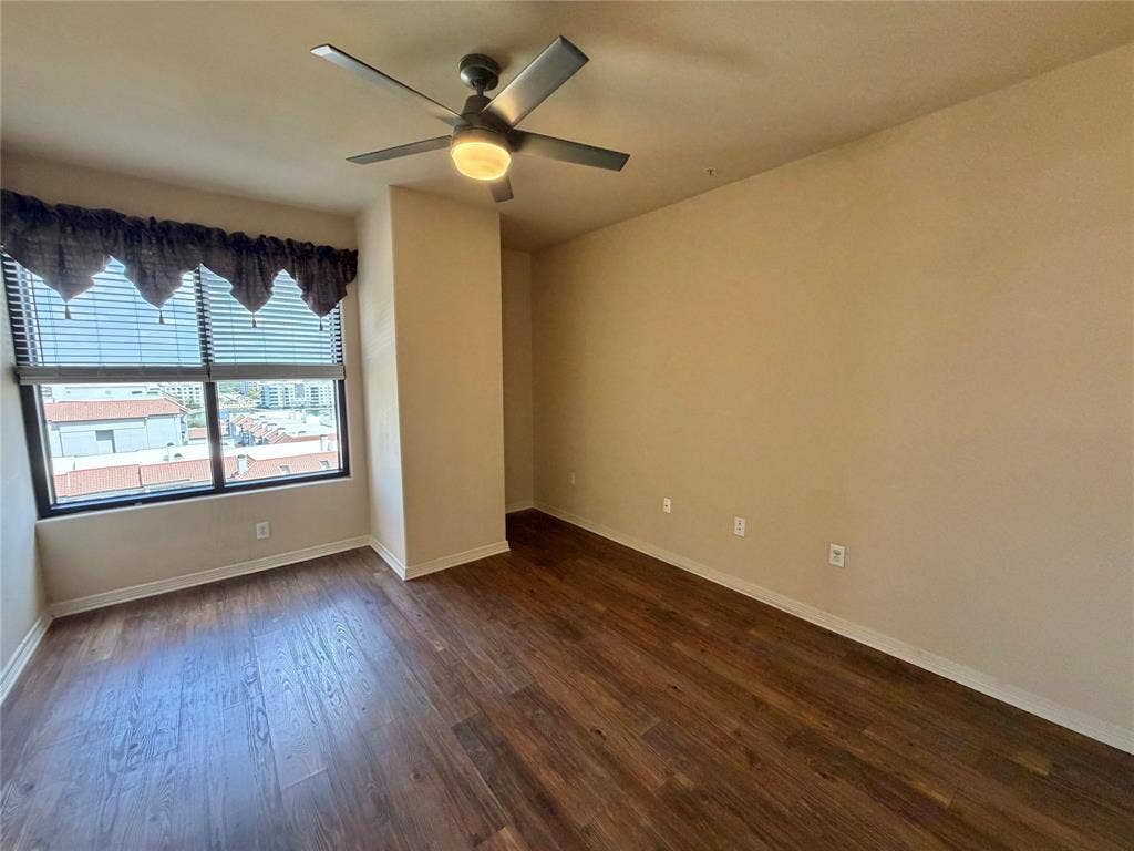 330 Las Colinas Boulevard E, #1006, Irving, TX 75039 Room featuring wood-finish flooring, a ceiling fan with integrated lighting, and a large window with blinds