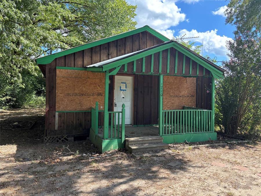 Property photo for 710 Black Street, Jasper, TX