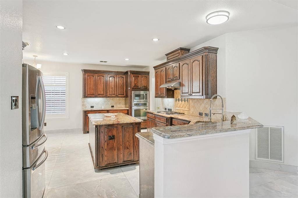 1224 Willowdale Lane, Irving, TX 75063