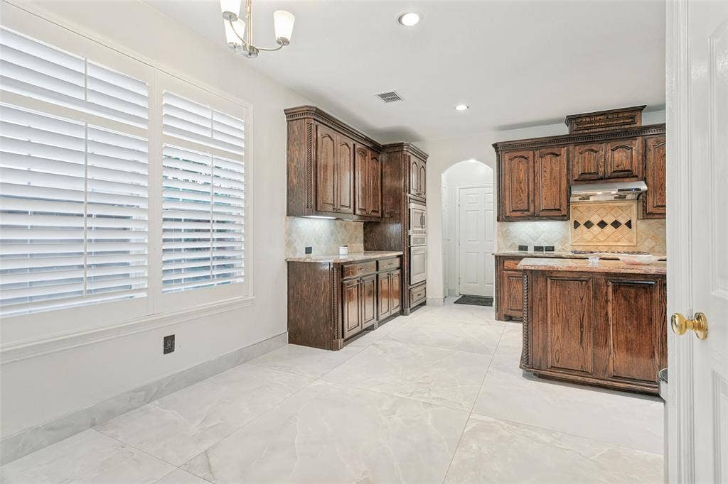 1224 Willowdale Lane, Irving, TX 75063