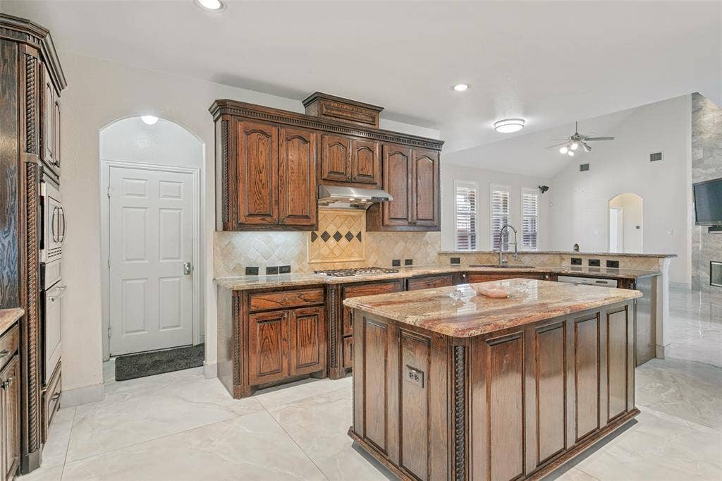 1224 Willowdale Lane, Irving, TX 75063