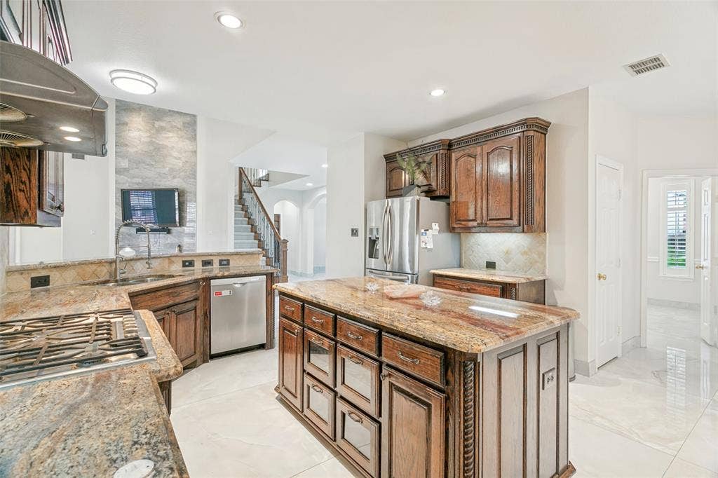 1224 Willowdale Lane, Irving, TX 75063