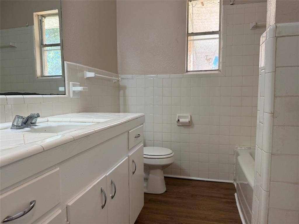 111 E Dawn Drive, Robinson, TX 76706 Hall Bathroom