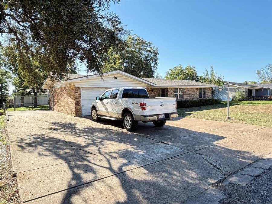 Property photo for 111 E Dawn Drive, Robinson, TX