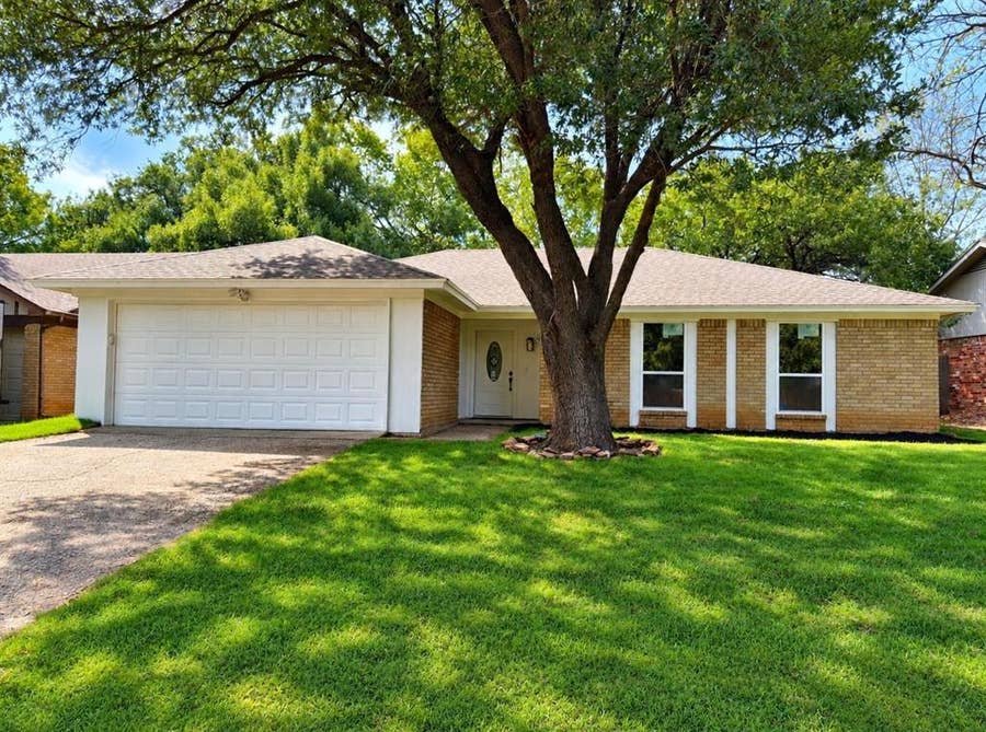 Property photo for 2231 Park Springs Court, Arlington, TX