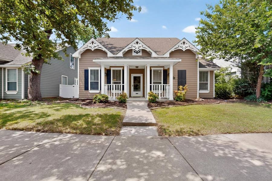 Property photo for 10214 Lakeview Drive, Providence Village, TX
