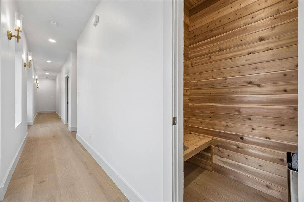 3027 Brooklyndell Avenue, Dallas, TX 75211 The upstairs hallway and sauna