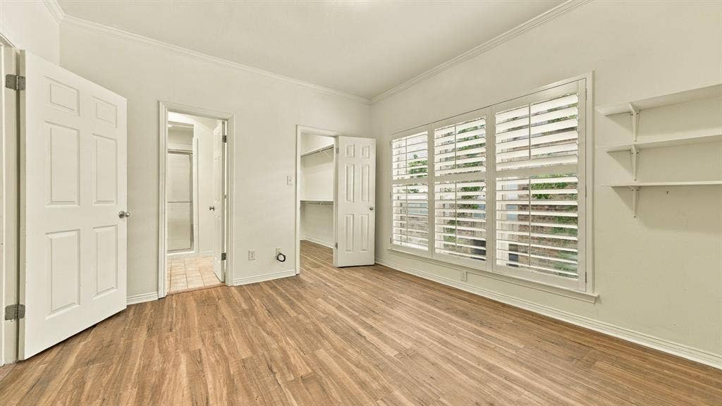 4325 Bellaire Drive S, Fort Worth, TX 76109 natural views from upstairs ,closet,newer luxury vinyl floors, Full bathroom, stately trees, newer windows & plantation shutters