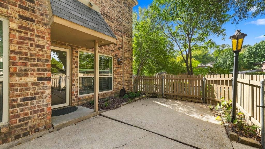 4325 Bellaire Drive S, Fort Worth, TX 76109 back patio facing greenbelt,Trails & creek with stately trees, den windows, screened door like a window