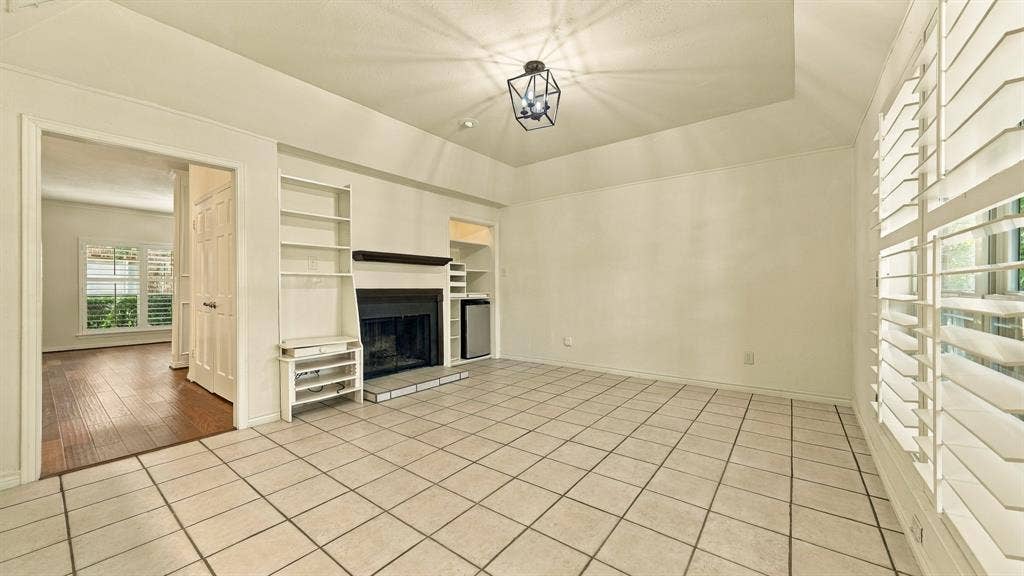 4325 Bellaire Drive S, Fort Worth, TX 76109 dlooking from kitchen into den