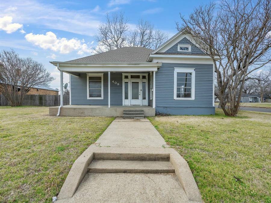 Property photo for 409 NW Main Street, Ennis, TX