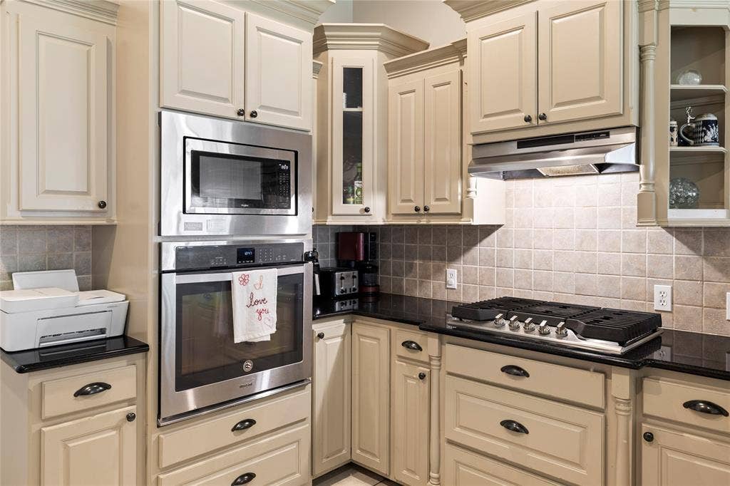 618 Huntwick Lane, Tyler, TX 75703 Stainless steel wall oven, microwave, and range hood complement the gas cooktop