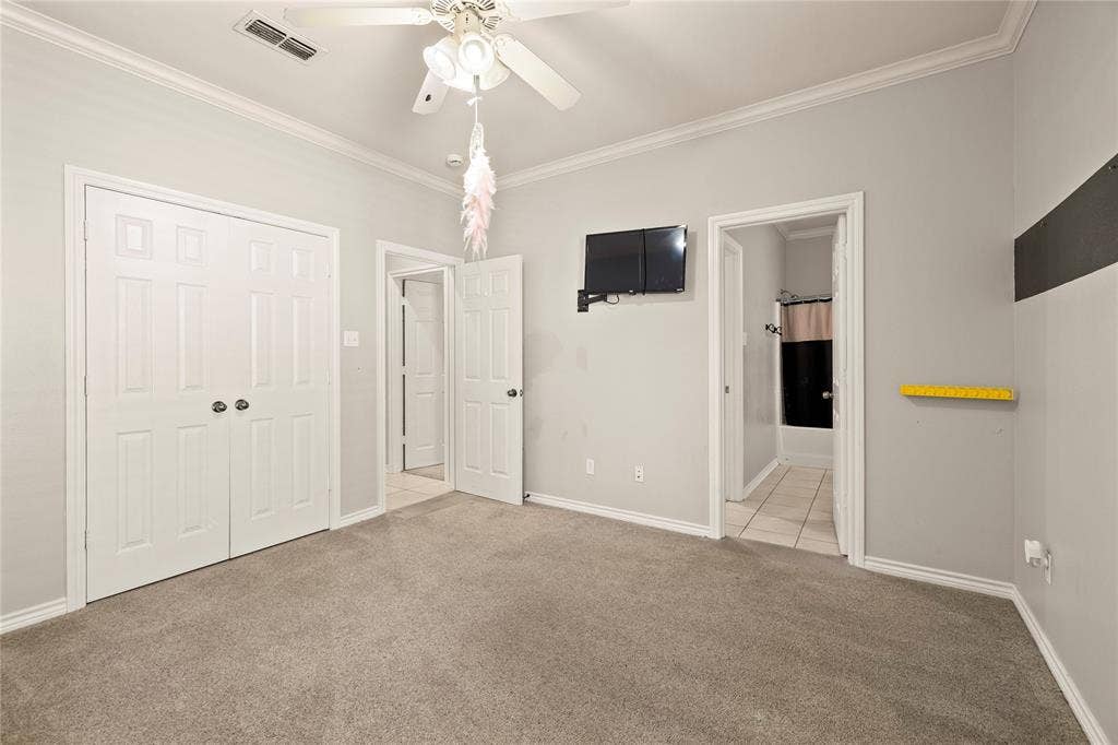 618 Huntwick Lane, Tyler, TX 75703 Neutral gray wall paint with white trim