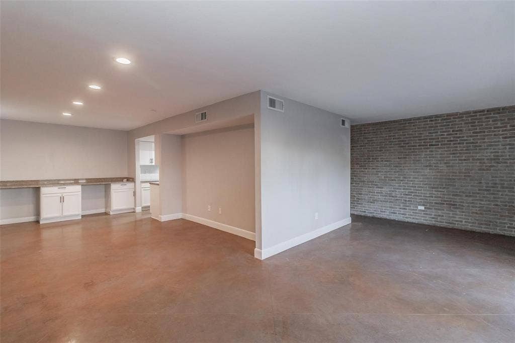 4930 Thunder Road, Dallas, TX 75244 4930 Thunder Road, Dallas, TX 75244