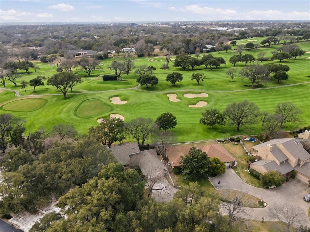4424 Westridge Avenue, Fort Worth, TX 76116 Expansive golf course setting featuring manicured greens and multiple sand traps