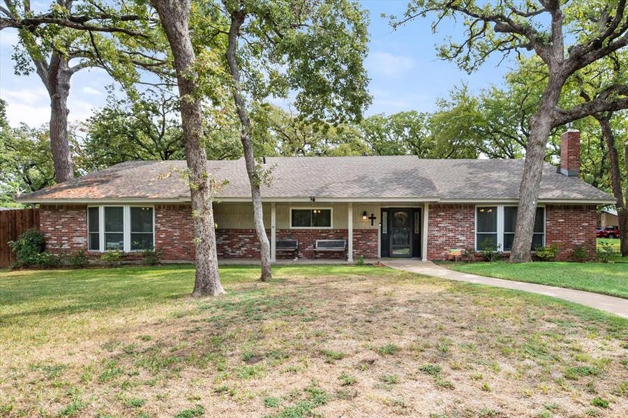 Property photo for 1001 Whispering Oak Court, Arlington, TX